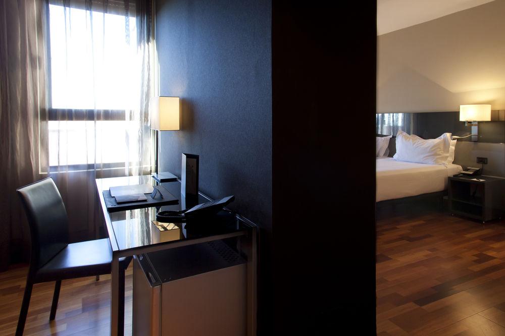 Ac Hotel Avenida De America By Marriott Madrid Exterior photo