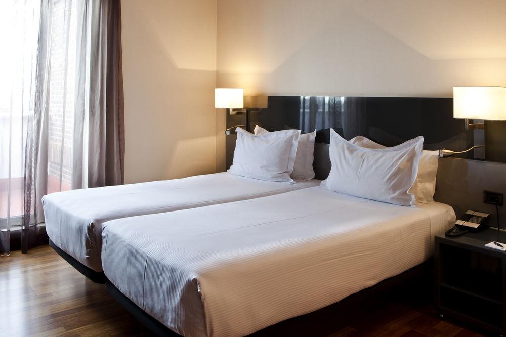 Ac Hotel Avenida De America By Marriott Madrid Exterior photo