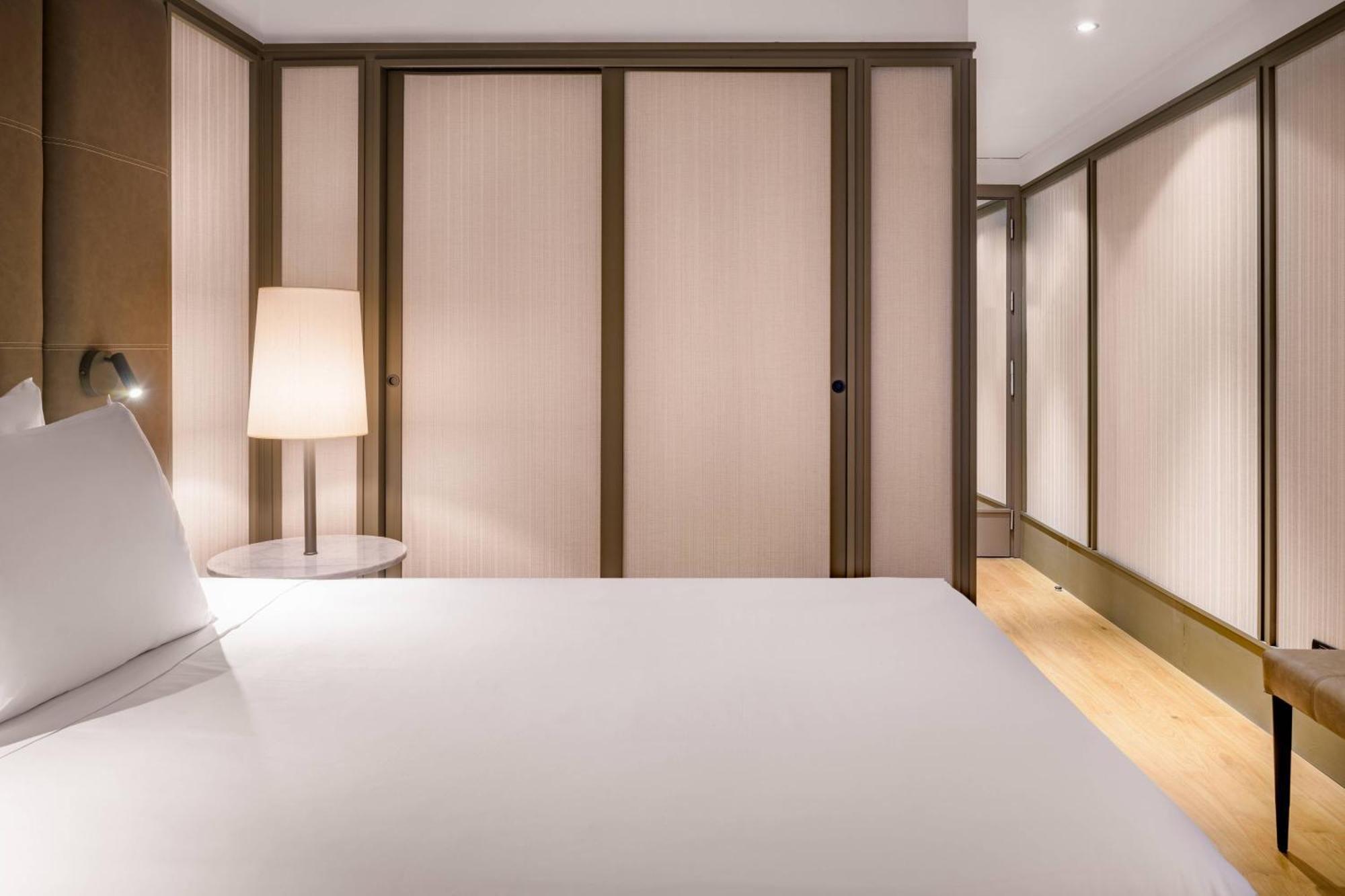 Ac Hotel Avenida De America By Marriott Madrid Exterior photo
