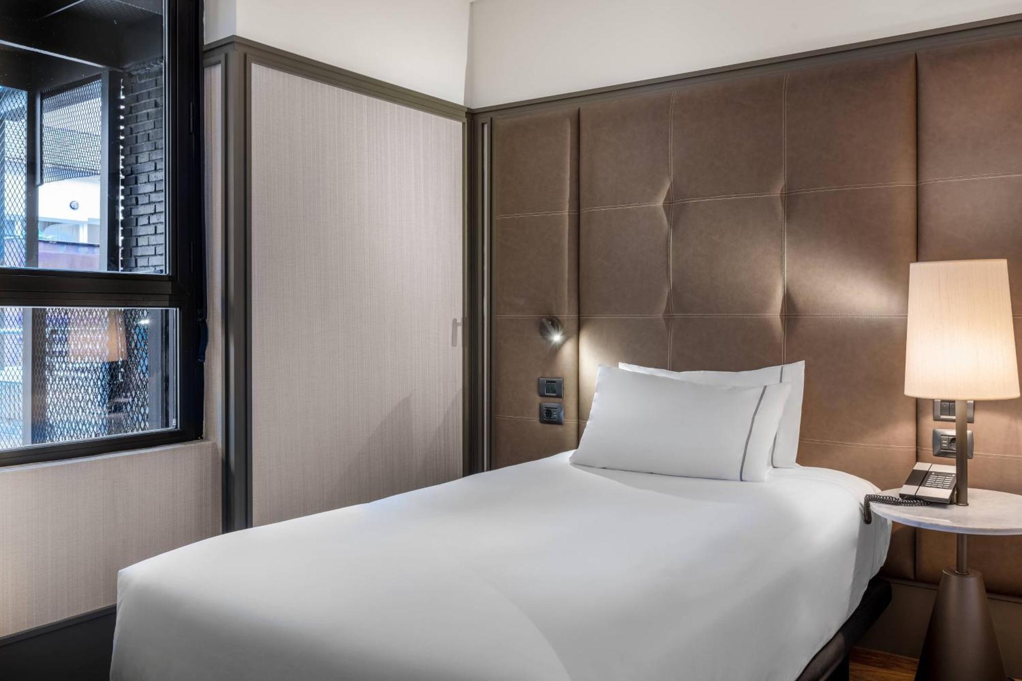 Ac Hotel Avenida De America By Marriott Madrid Exterior photo